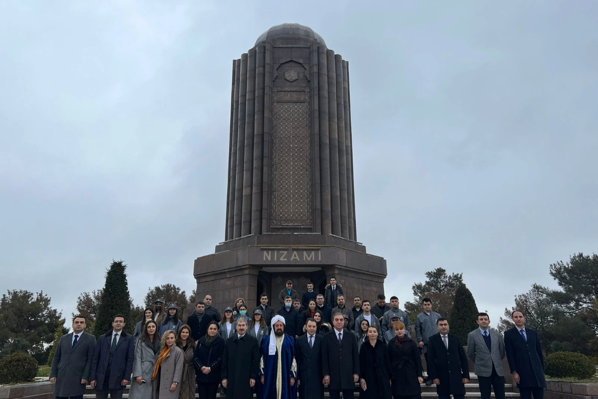 XİN kollektivi və Diplomatiya könüllüləri qrupu Gəncəyə səfər edib - FOTO